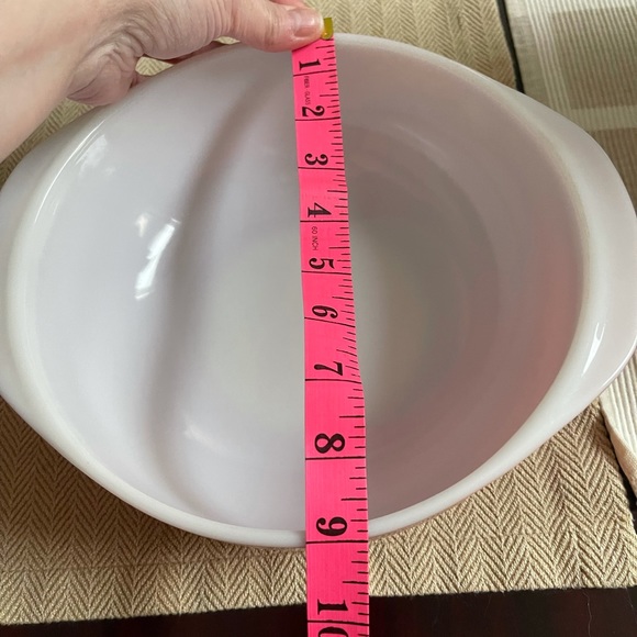 Vintage Pyrex Handled Mixing Bowl 2.QT - Picture 8 of 9